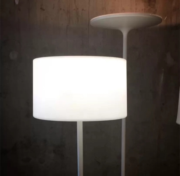 Lámpara de pie Hihat chica traslúcida - Imagen 4