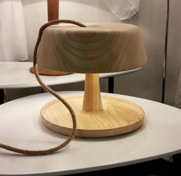Lampara de mesa Wood