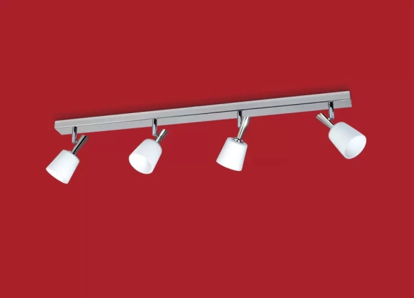 El plafón Bingo es una lámpara de tres, cuatro o cinco focos apto LED, disponible en color cromo