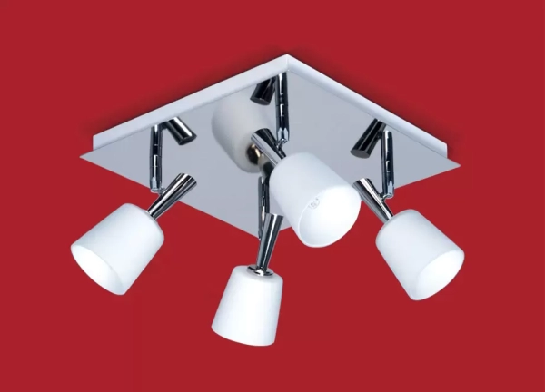 El plafón Bingo Cuádruple es una lámpara de cuatro focos apto LED, disponible en color cromo