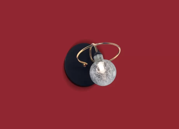 El aplique Luciana II es un artefacto de aplicar fabricado en metal, de una o dos luces. Disponible en cromo o negro con bronce.