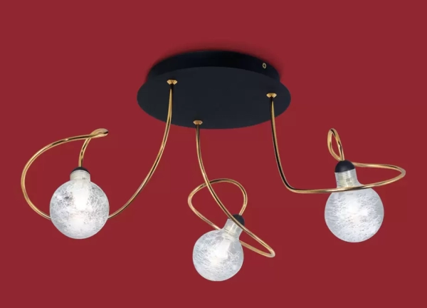 El plafón Luciana II es una lámpara de tres o cinco focos apto LED, disponible en color cromo o negro con bronce