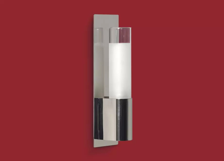 El aplique Punto es un artefacto de aplicar fabricado en metal de estilo clásico. Está disponible en color cromo o blanco.