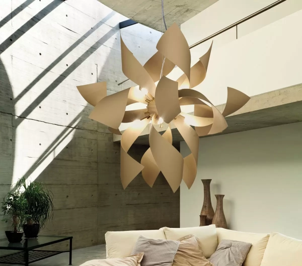La araña Mandala es un colgante de 8 luces apto LED disponible en color blanco o beige. También disponible también en versión #Plafón