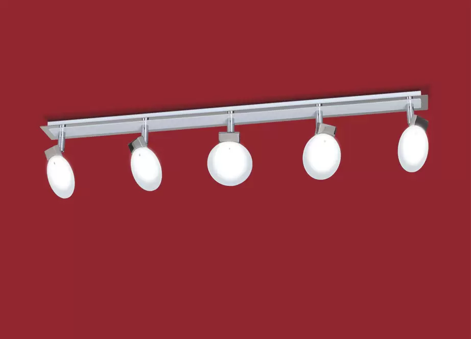 El plafón Misterio II Lineal es una lámpara de cinco o seis luces apto LED, disponible en color cromo. Adaptable a todo tipo de ambiente.