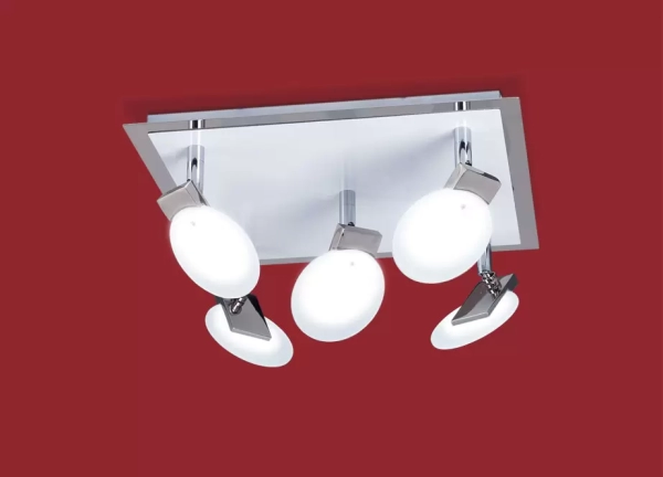 El plafón Misterio II Cuadrado es una lámpara de cinco luces apto LED, disponible en color cromo. Adaptable a todo tipo de ambiente.