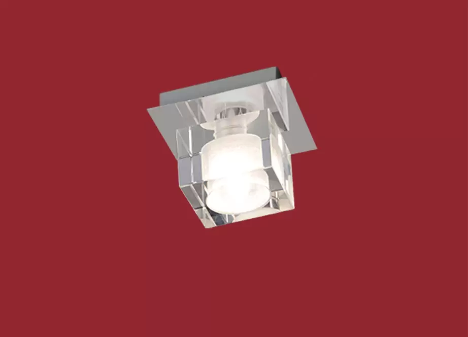 El plafón Delta III es una lámpara de una, dos, cuatro o seis luces apto LED, disponible en color cromo. Se adapta fácil a cualquier tipo de ambiente.