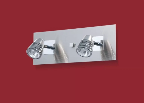 El aplique Cobra es un artefacto de aplicar fabricado en metal de estilo clásico de una o dos luces, el mismo está disponible en color acero con cromo.