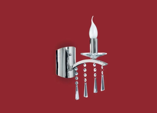 El aplique Salomé es un artefacto de aplicar fabricado en metal de estilo colonial de una o dos luces, el mismo está disponible en color cromo o bronce