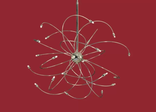 El colgante Galaxia II es una lámpara de uso interior de dieciséis o veinte luces, la cual viene en color cromo o cobre.