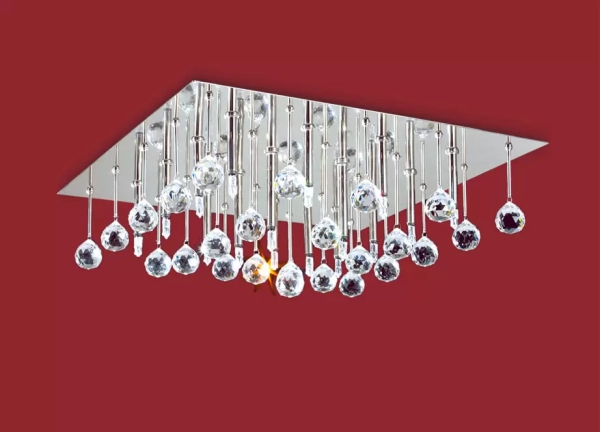 El plafón Alessandra es una lámpara de cuatro luces apto LED, disponible en color acero con decoración en cristal.