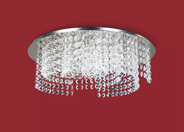 El plafón Alessandra Circular es una lámpara de cuatro luces apto LED, disponible en color acero con decoración de strass.