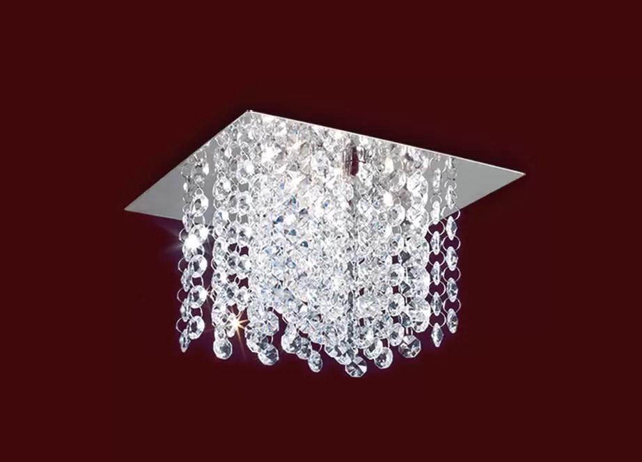 El plafón Tina es una lámpara de una, dos o cuatro luces apto LED, disponible en color cromo con decoración de strass