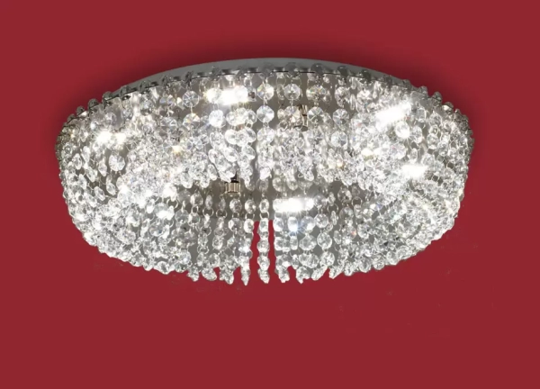 El plafón Patagonia es una lámpara de seis luces apto LED, disponible en color cromo con decoración de cristal.
