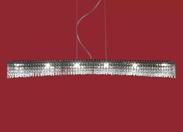 El colgante Patagonia Lineal es una lámpara de seis luces apto LED, disponible en color cromo con decoración de cristal.