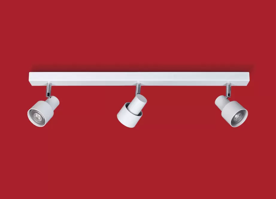 El plafón Boa Lineal es una lámpara de tres, cuatro o cinco luces apto LED. Adaptable a todo tipo de ambiente.