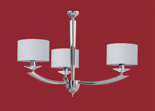 El colgante Alicante es una lámpara de tres, cuatro o cinco luces de color cromo. Se le puede agregar pantallas de color blanco, negro o rojo.