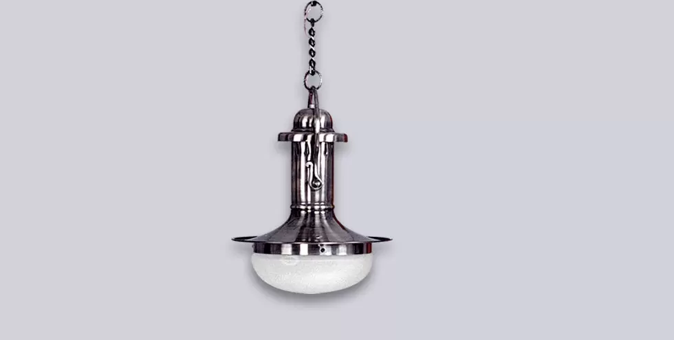 El colgante Aldeano es una lámpara de una luz, estilo vintage, disponible en color hierro esmaltado verde, hierro con cobre, cobre viejo y bronce.