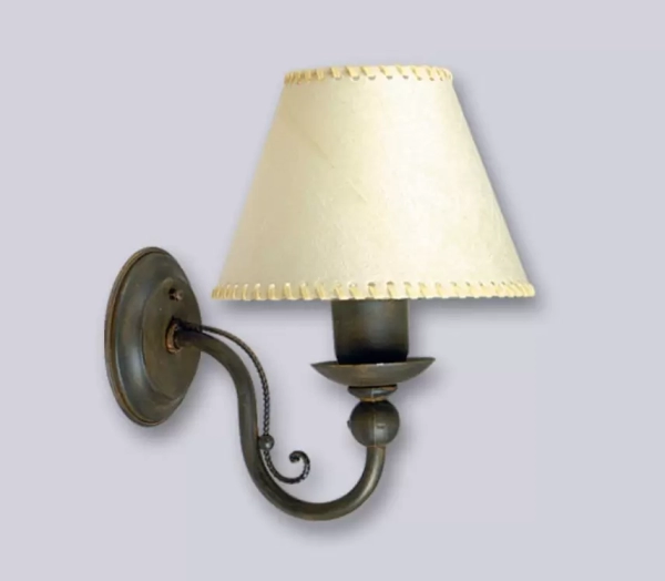 El aplique Milán es una lámpara de una luz apto LED, estilo vintage, disponible en color cobre patinado. Adaptable a todo tipo de ambiente.