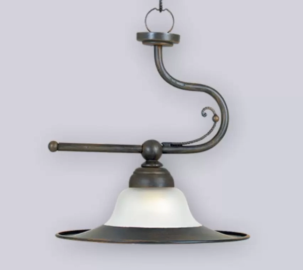 El colgante Milán Simple es una lámpara de una luz, estilo vintage, disponible en color cobre patinado. Adaptable a todo tipo de ambiente.