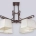El colgante París es una lámpara de cuatro luces, estilo vintage, disponible en color marrón. Adaptable a todo tipo de ambiente.