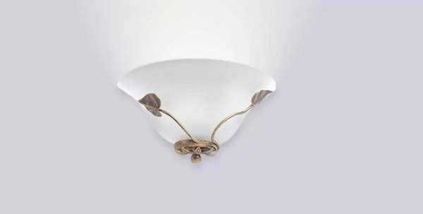 El difusor Primavera es una lámpara de aplique de una luz apto LED, estilo vintage, disponible en color bronce. Viene en dos tamaños diferentes.