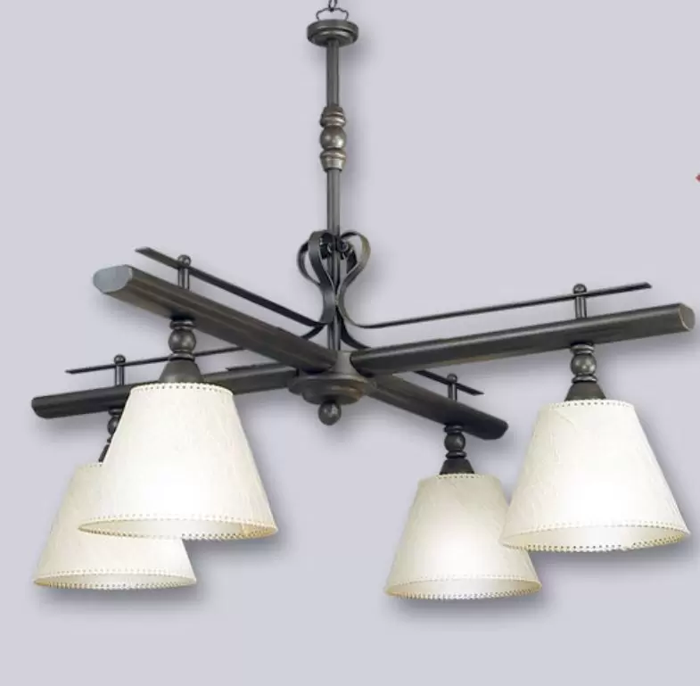 El colgante Turín es una lámpara de cuatro luces, estilo vintage, disponible en color cobre patinado. Adaptable a todo tipo de ambiente.