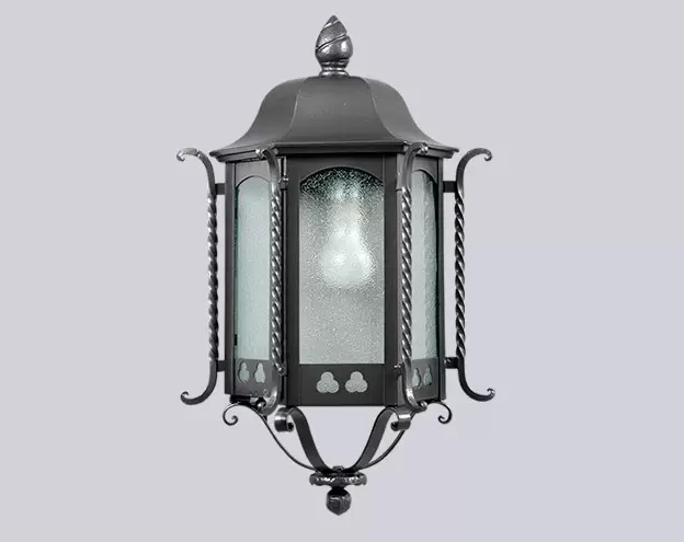 El aplique Farol Española es un aplique de una luz, estilo colonial, disponible en color gris y dos tamaños. Apto para exterior e interior.