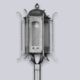 La Farola Española para columnas es una lámpara de una luz, estilo colonial, disponible en color gris. Apto para exterior e interior.