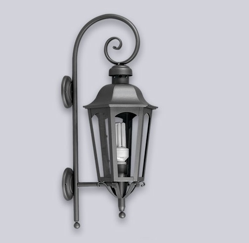El aplique Farol Inglesa es un aplique de una luz, estilo colonial, disponible en color acero y tres tamaños. Apto para exterior e interior.