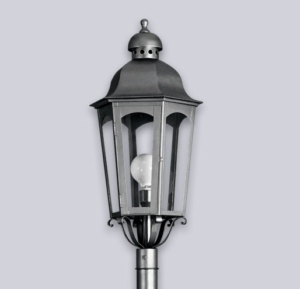 La Farola Inglesa para columnas es una lámpara de una luz, estilo colonial. La misma viene en dos tamaños: grande y gigante.