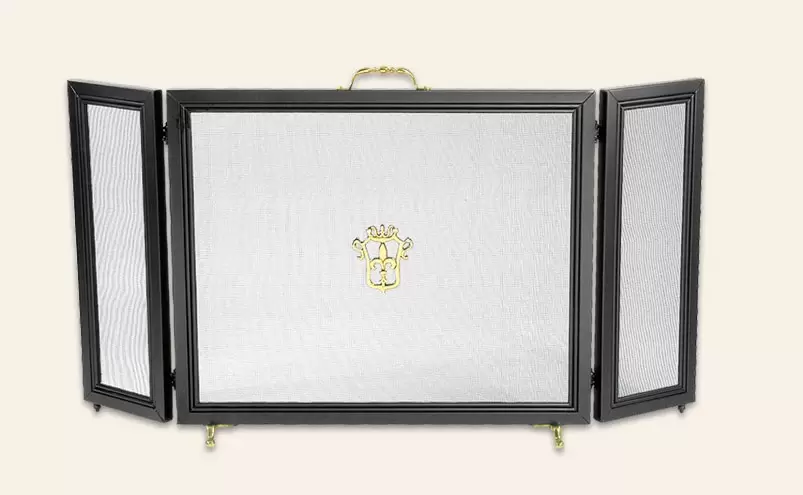 El chispero Romano es un accesorio de calefacción fabricado en hierro, de tres cuerpos, disponible en color negro con bronce.