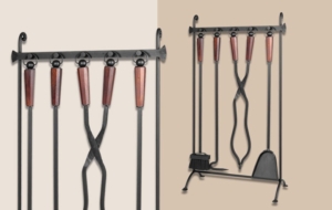 El Set para Hogares Country es un set de herramientas para el uso de leñeros y hogares fabricado en hierro, con soporte plano.