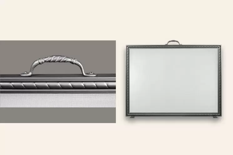 El chispero Patagonia es un accesorio de calefacción fabricado en hierro, con malla de acero, disponible en color gris y tres tamaños.