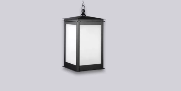 El colgante Urbano es una lámpara de una luz, estilo moderno, disponible en color negro. Apto para interior y exterior.