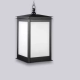 El colgante Urbano es una lámpara de una luz, estilo moderno, disponible en color negro. Apto para interior y exterior.