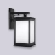 El aplique Farol Urbano es un aplique de una luz, estilo moderno, disponible en color negro. Apto para exterior e interior.