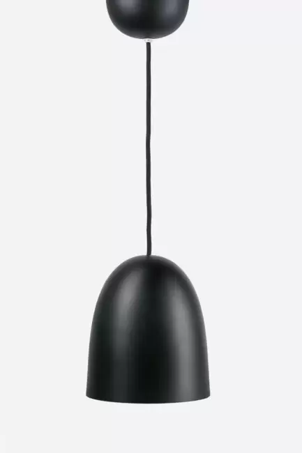El colgante Dexter es una luminaria de estilo moderno disponible en color gris, blanco, negro, plátil, cromo o cobre.