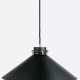 El lámpara Luca es una luminaria de estilo industrial disponible en color negro, blanco, cromo y cobre. Se adapta a todo tipo de ambiente.