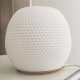 La lámpara de mesa Julieta es una luminaria fabricada en impresión 3D de estilo moderno, disponible en varios colores.