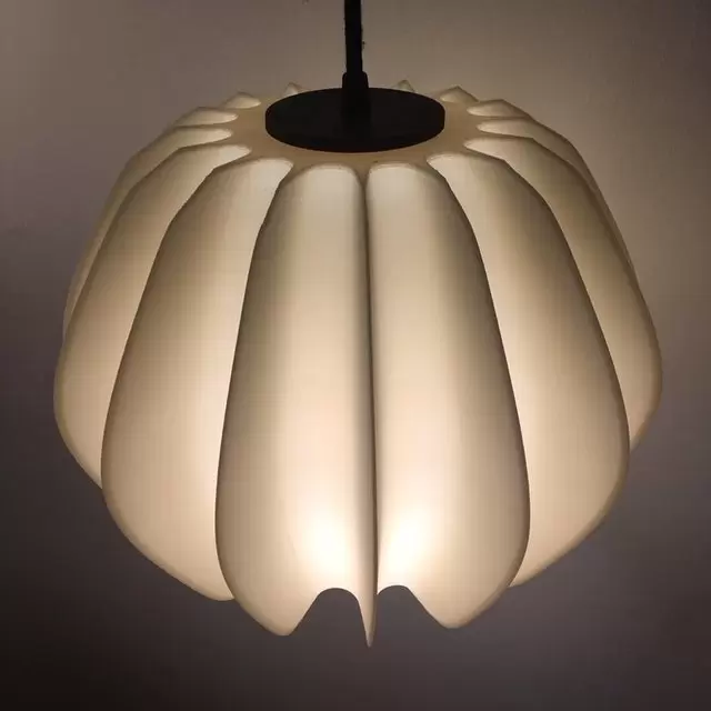 El colgante Melisa es una lámpara fabricada en impresión 3D de estilo moderno, disponible en varios tamaños y colores.