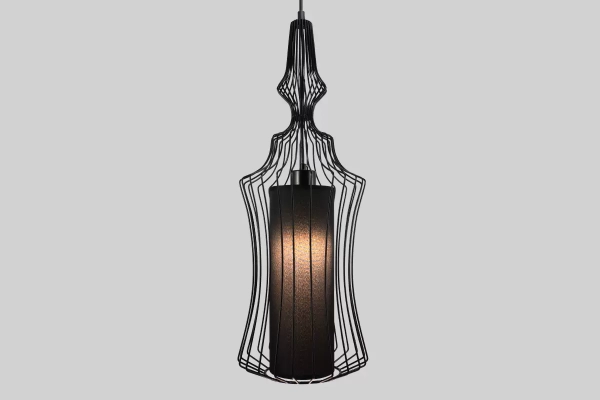 El colgante Montserrat es una lámpara fabricada en aluminio y madera. Disponible en color negro. Fácilmente adaptable a todo tipo de ambiente