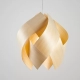 El colgante Plazten es una luminaria de estilo nórdico fabricado en madera. Es ideal si lo que se busca es decorar e iluminar el ambiente.