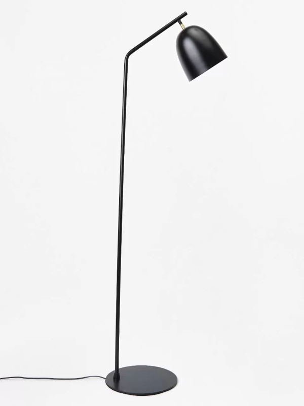 Lámpara de pie Dexter. Luminaria de estilo nórdico, fabricada en metal, disponible en color negro, blanco, gris o beige. Adaptable a cualquier ambiente.