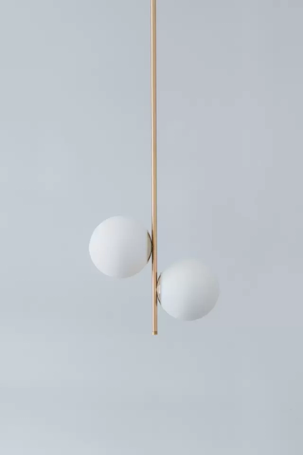 Colgante Duo. Barral de dos luces fabricado íntegramente en metal con tulipas de vidrio. Disponible en 5 colores: negro, blanco, cobre, bronce y níquel.