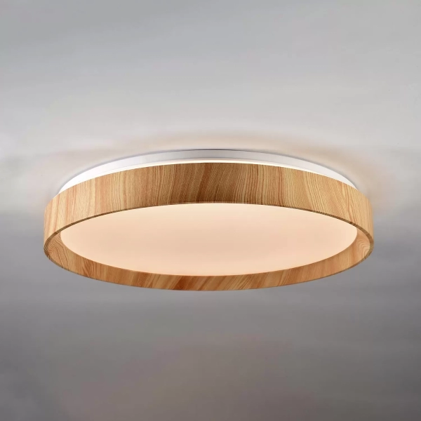 Plafón Bore. Luminaria de techo de estilo moderno, fabricada en metal, con LED cálido integrado y dimmerizable a control remoto. Disponible en color madera.