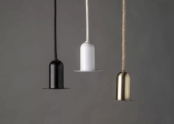 Colgante Minimi. Luminaria colgante de estilo industrial, fabricada íntegramente en hierro y disponible en 3 colores: blanco, negro y bronce.