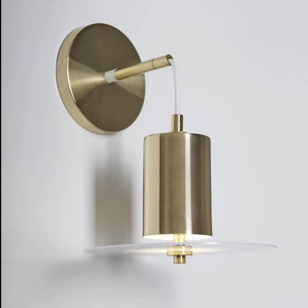 Aplique Orbit. Luminaria de techo fabricada en acrílico y hierro, de estilo moderno, con LED integrado y disponible en dos colores: bronce y plátil.