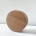 Lámpara de mesa Sombro. Luminaria de estilo nórdico, fabricada en madera torneada de cedro natural, con LED cálido integrado.