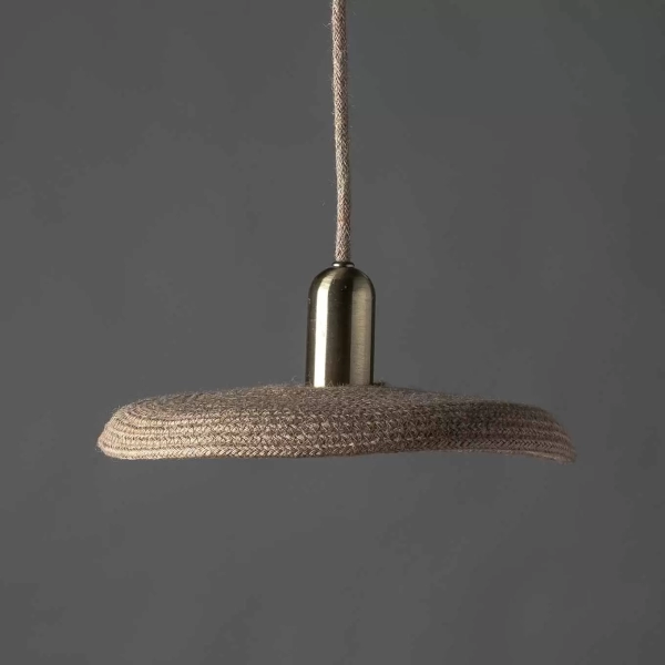 Colgante Spin Concept Yute. Luminaria colgante de estilo rústico, fabricada en yute y metal, disponible en 3 colores: bronce, blanco y negro.